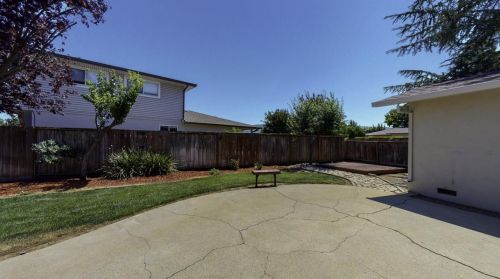 420 Sherwood Dr, Gilroy CA  95020-4221 exterior