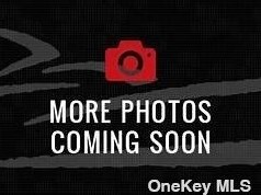 425 42nd St, Copiague, NY 11726-1113