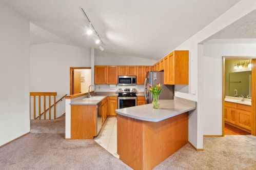 15609 Brook Dr, Waukesha, WI 53151-1576