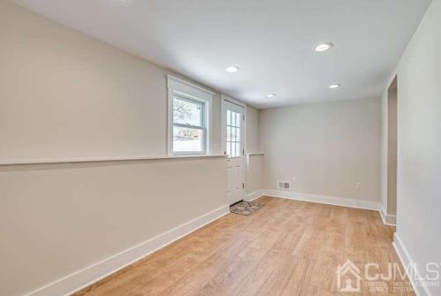 204 Grove Ave, Woodbridge NJ  07095-2337 exterior