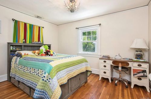 176 Davis Ave, White Plains NY  10605-3107 exterior