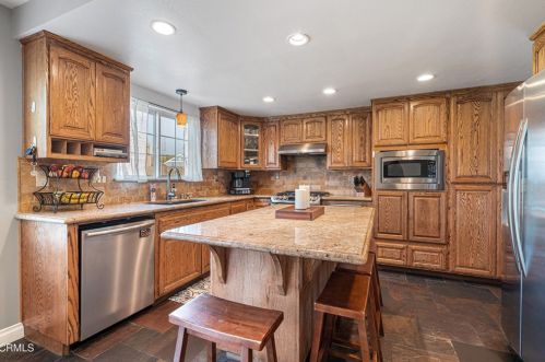 1640 Rivas Ln, Oxnard CA 93035-2749 exterior