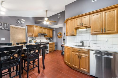 7 Newbrook Ln, Elwood NY  11731-5230 exterior