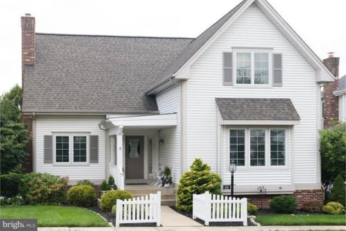 615 Caravay Ln, Downingtown, PA 19335-4832