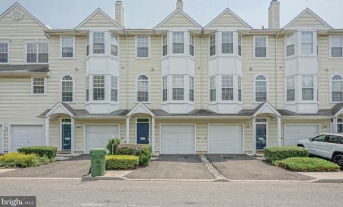 6303 Riverfront Dr, Palmyra, NJ 08065-2156