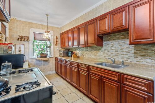 104-27 199th St, Jamaica, NY 11412-2123