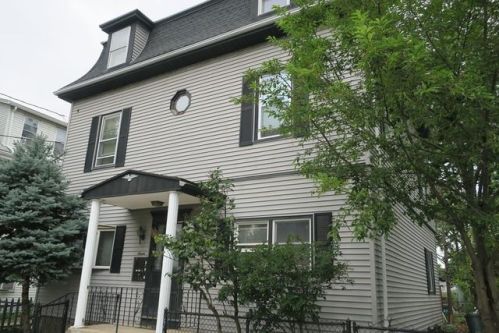 7 Carmel St, Chelsea, MA 02150-1919