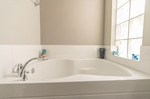 8506 Deimille Ct, Naples FL  34114-2712 exterior