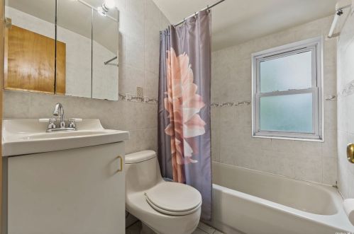 12 Covington St, Huntington Station NY  11746-8406 exterior