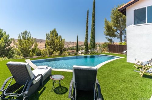 26048 Farmfield Rd, Calabasas, CA 91302-1015
