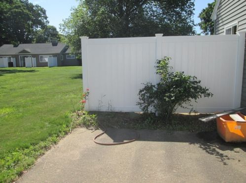 22 Horseshoe Dr, Chicopee MA 01022-1116 exterior