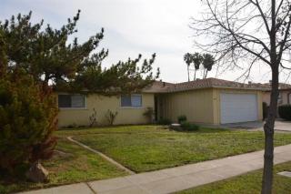 4686 Lafayette Ave, Fresno, CA 93705-1107