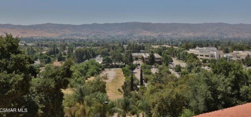 3192 Sycamore Dr, Simi Valley CA 93065-2703 exterior