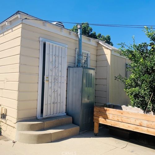 1504 Pearl Ave, Compton CA  90221-1556 exterior