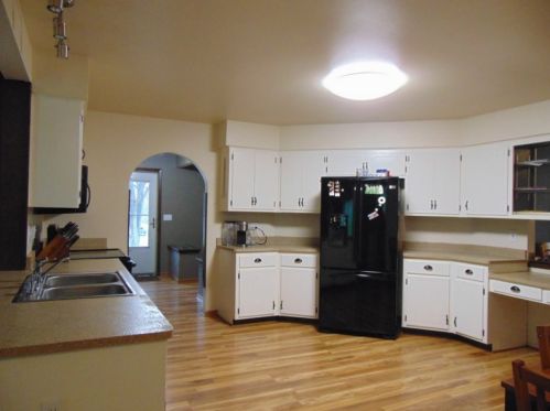 915 Dixie Ct, Waukesha, WI 53189-7324