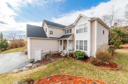 13 Betty St, Lincoln RI  02865-2203 exterior