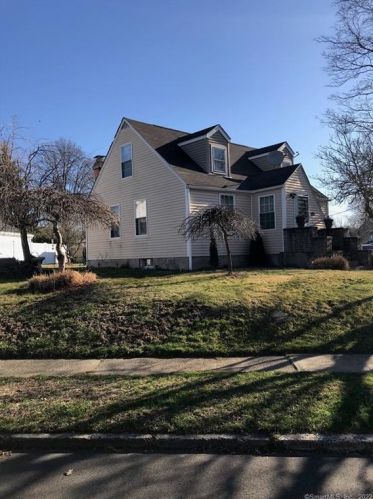 61 Alden Pl, Milford, CT 06460-4544