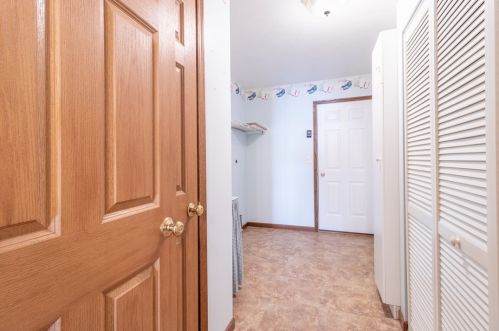 1084 Timberwood Dr, Beaver Falls PA 15010-1614 exterior