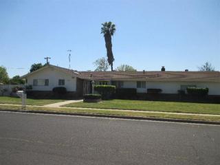 653 Stuart Ave, Fresno, CA 93704-1432