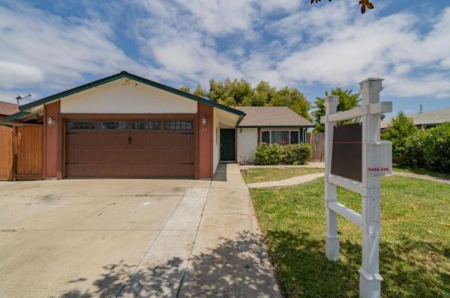 21 Gonzalez Dr, Hollister, CA 95023-3321