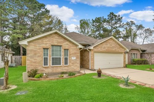 1002 Oakglen Dr, Conroe TX  77378-5743 exterior