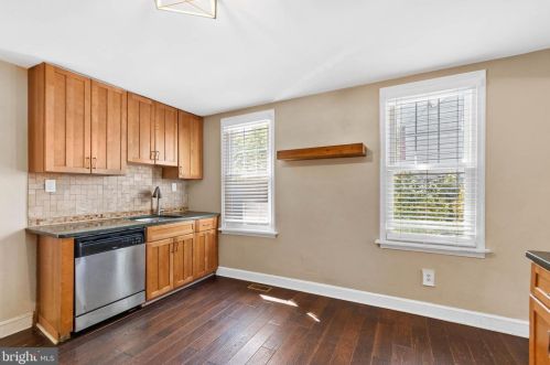 1096 Kings Hwy, Pilesgrove NJ  08098-2811 exterior