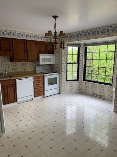 516 Thorncliffe Dr, Pittsburgh, PA 15205-1530