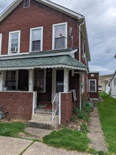 823 6th Ave, Ford City, PA 16226-1120