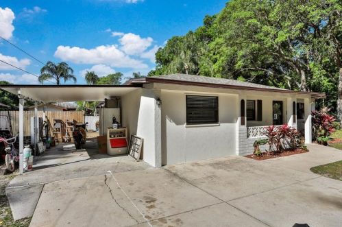 31117 Pocono St, Mount Plymouth FL  32776-8727 exterior