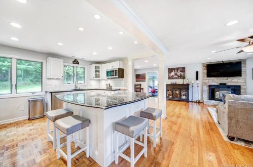 27 Legrand Rd, North Haven, CT 06473-1013