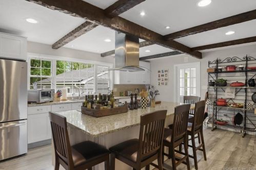 128 Garwood Rd, Bridgeport CT  06611-2220 exterior