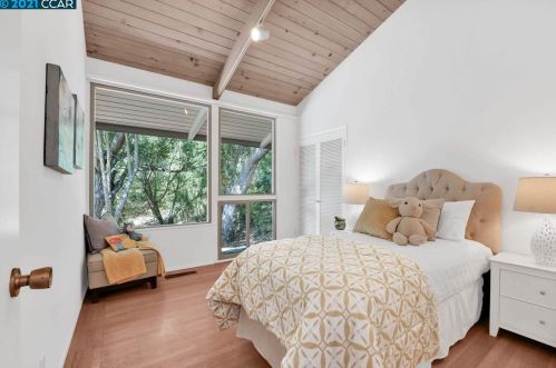 24 Tarabrook Dr, Orinda CA  94563-3121 exterior