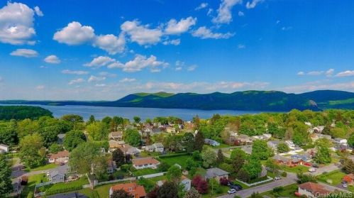 15 Jean Ct, Cornwall Hud, NY 12520-1045
