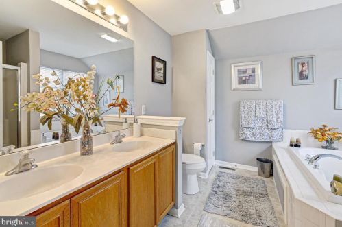 515 Florence Fields Ln, New Castle DE  19720-8752 exterior