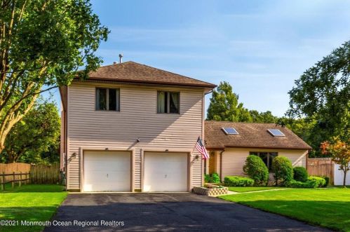 25 Poppy Ct, Bricktown, NJ 08723-6876