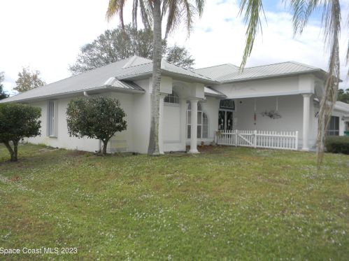 882 Majestic Ave, Sebastian FL  32958-6014 exterior