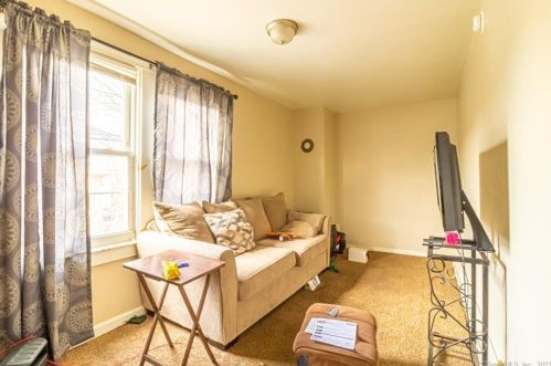 28 Oak St, Norwich CT  06360-5111 exterior