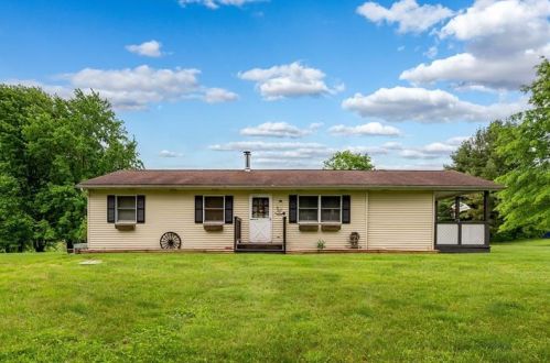 173 Amsterdam Rd, Grove City, PA 16127-3407
