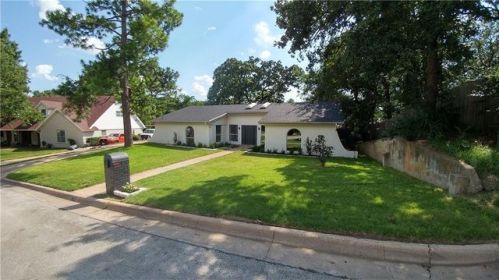 710 Marlene Ct, Euless, TX 76040-3767