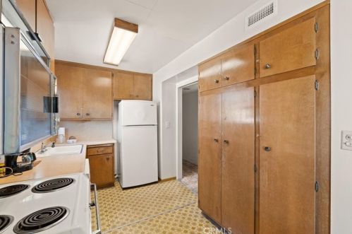 4419 South St, Lakewood CA  90712-1149 exterior