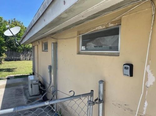 7021 26th St, Hollywood FL  33023-3744 exterior