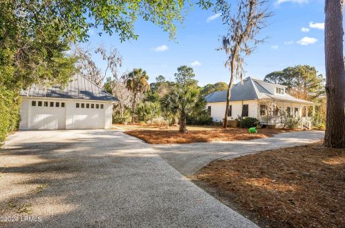 91 Dolphin Point Dr, Beaufort, SC 29907-1712