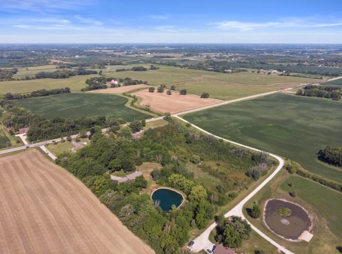 2717 Beaumont Ave, Waterford WI  53185-4933 exterior