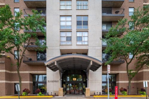 401 1st St, Minneapolis MN 55401-2518 exterior