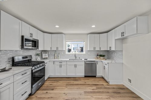 2050 Costa Ct, Pinole CA  94564-1832 exterior