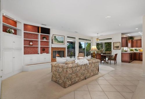 3304 Silver Oak Ln, Vista CA  92084-6614 exterior