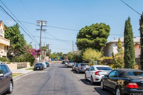 5325 Denny Ave, North Hollywood CA  91602-3218 exterior