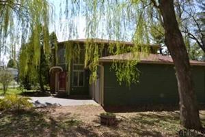 82 Kakely St, Albany, NY 12208-1806