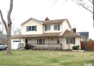 110 Saint Marks Ln, Islip Manor, NY 11751-4120