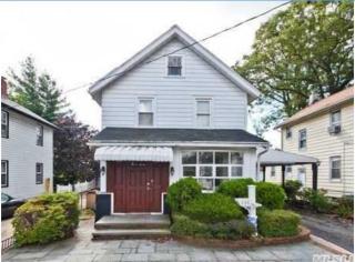 230 Seaman Ave, Freeport, NY 11520-1332